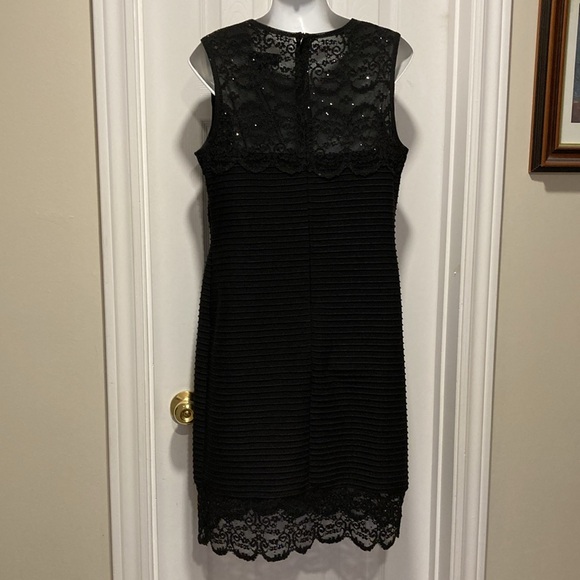NWOT - R&M Richards New York Black Lace Sleeveless Sequinned Dress - Sz 12 - Picture 6 of 12